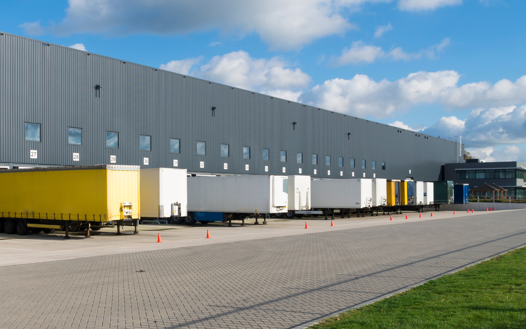 Brazil Economy: Locações de galpões pelo e-commerce já atingem 84% do volume previsto para 2025