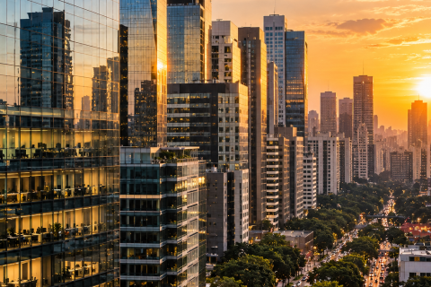 Com volta ao presencial e empresas em expansão, preço do aluguel de escritórios bate recorde em SP
